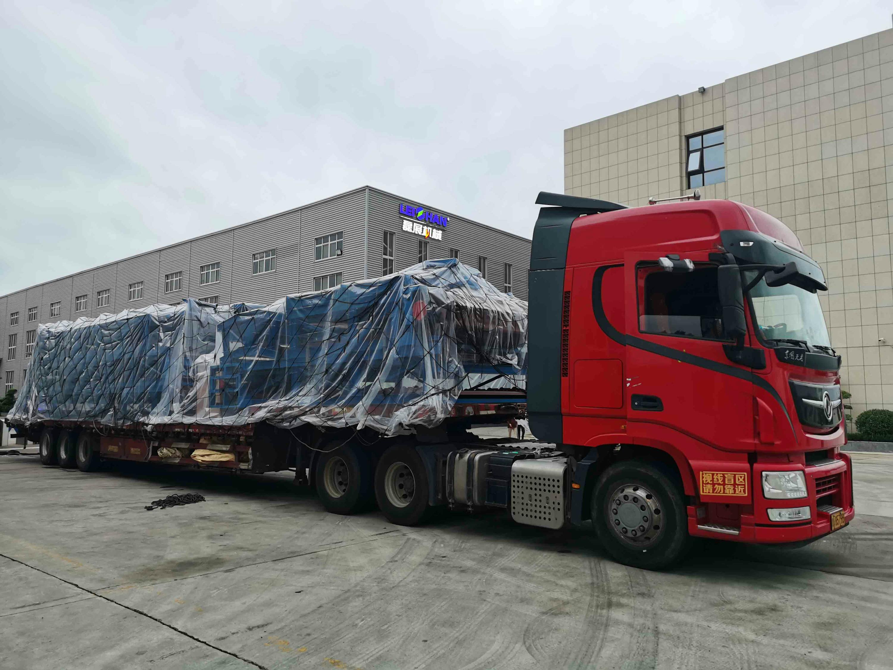 Flatbed Truck – Cargo Transport